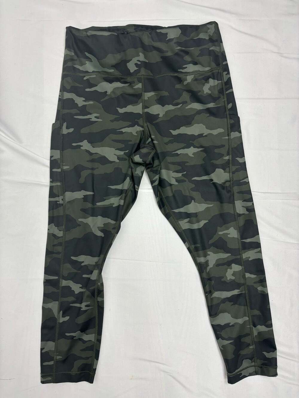 Athleta Women's Ultimate Camo Tight Legging Dark Green Camo Size 1X Athleisure